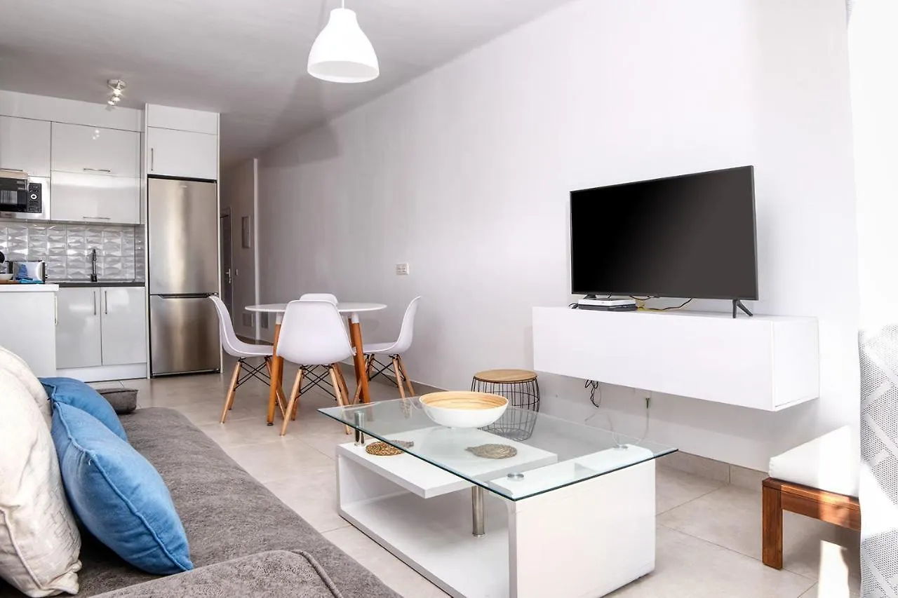 בית נופש קוסטה טגוויסה Sunset View Modern Private Poolside Apartment