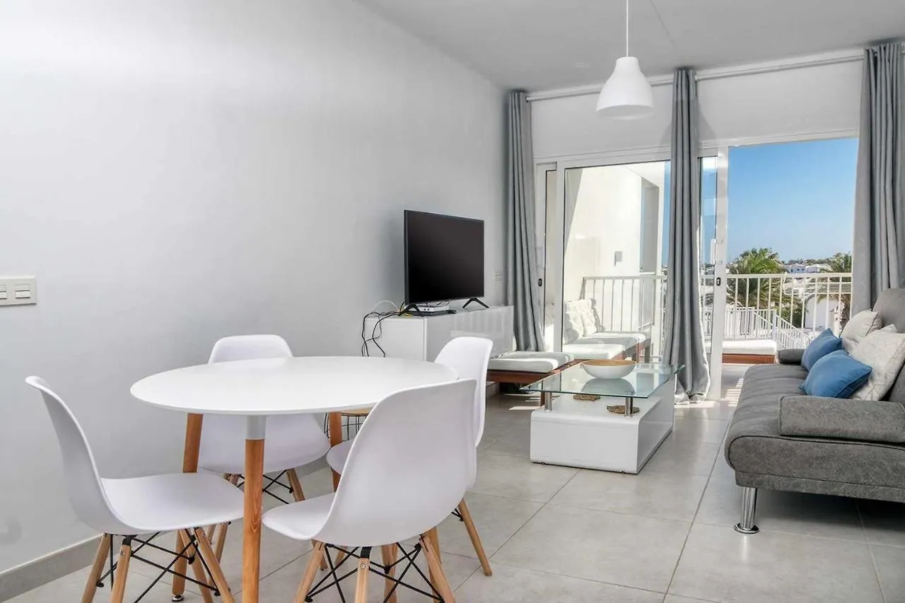 Sunset View Modern Private Poolside Apartment Costa Teguise